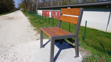 Des bancs le long du Furon