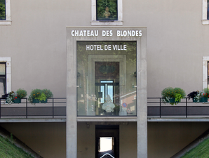 Le Château des Blondes